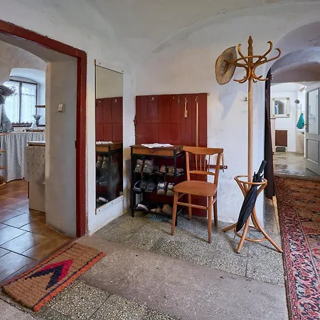 V Jesenicke Tovarne Apartment *