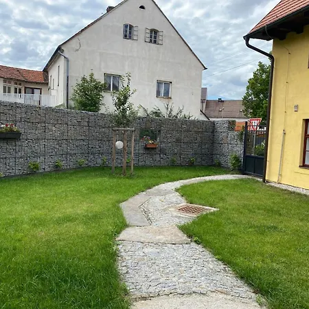 V Jesenicke Tovarne Apartament *