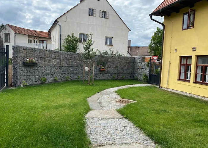 V Jesenicke Tovarne Apartment *